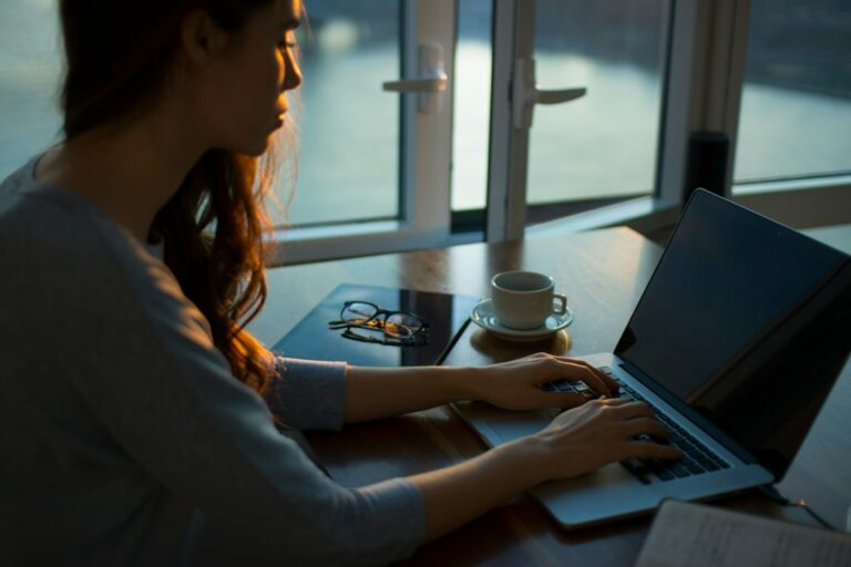 Cómo establecer límites saludables en el trabajo sin sentirte culpable